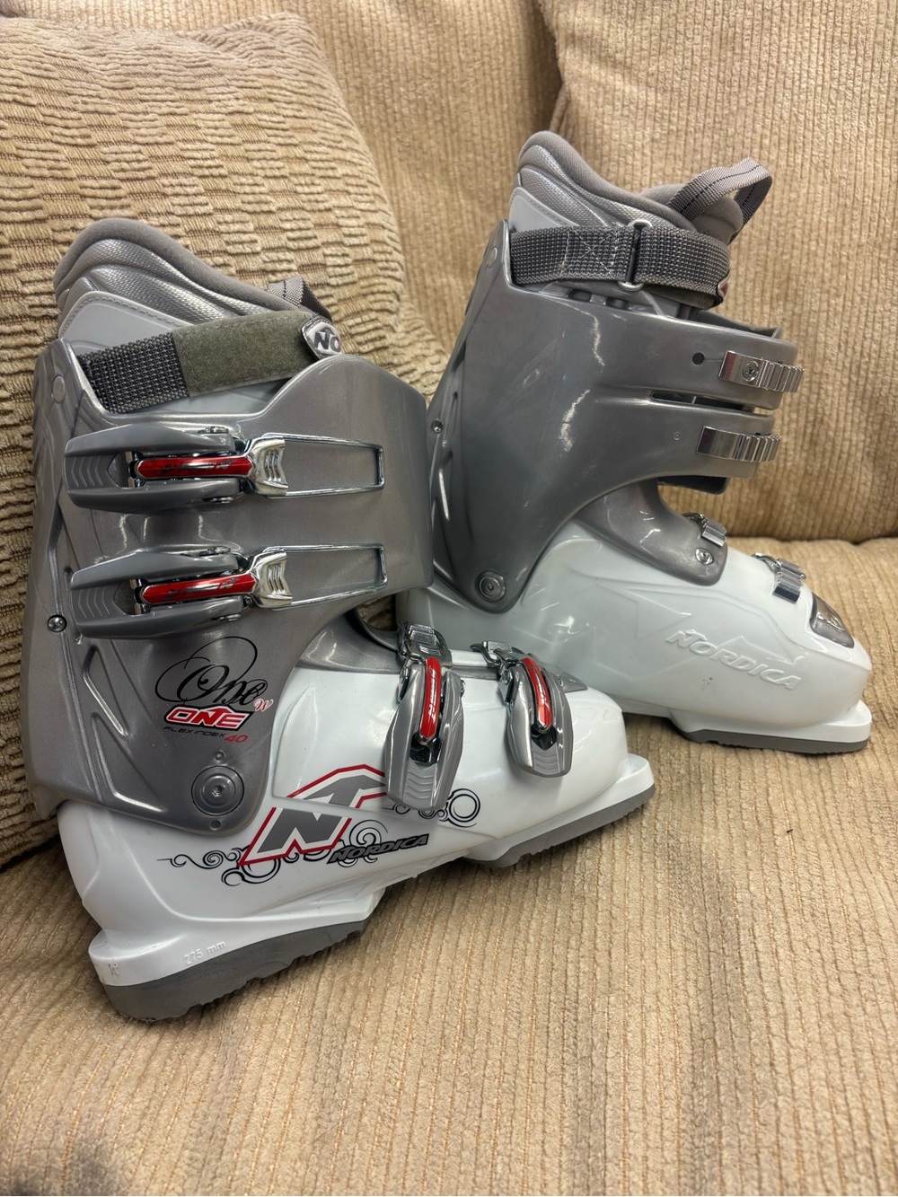 Nordica ONE 40 W Womens DH Ski Boot Grey 245 MP - M06.5 - W07.5
